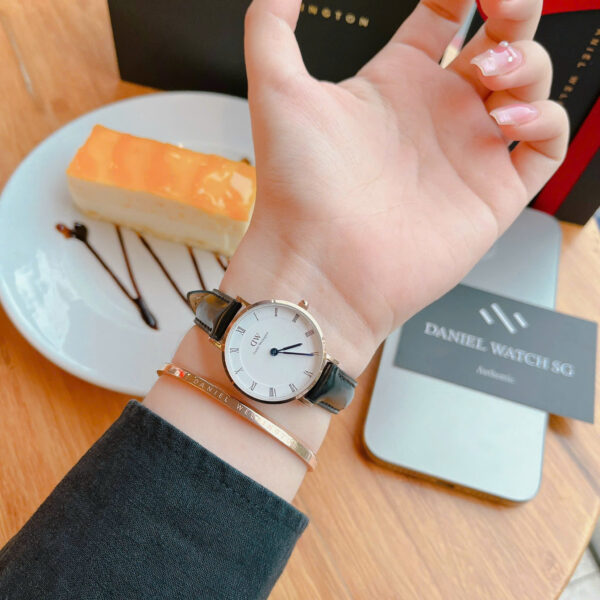 PETITE ROMAN NUMERALS SHEFFIELD ROSE GOLD - Hình ảnh 4